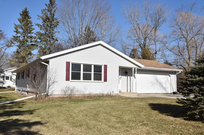 1538 W Liebau Rd