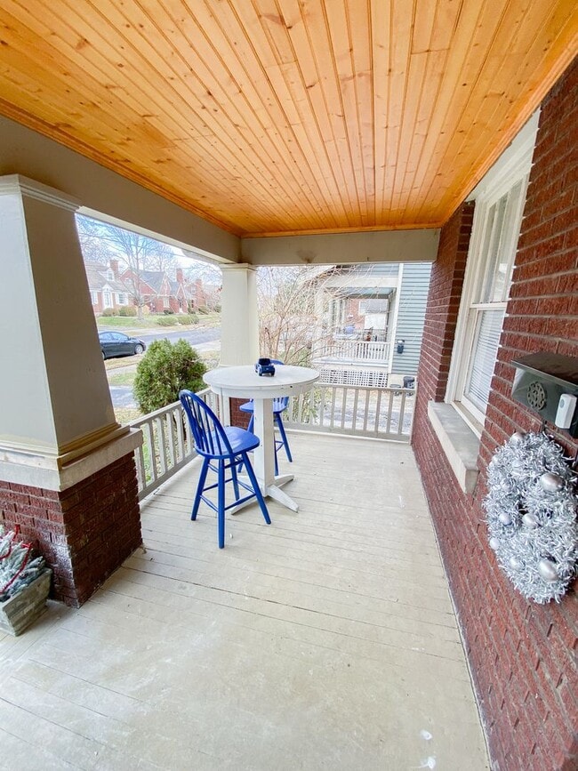 Photo - 722 Sunset Dr