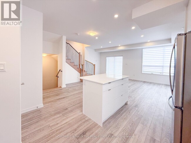 Photo - 16 Lytham Grn Cir