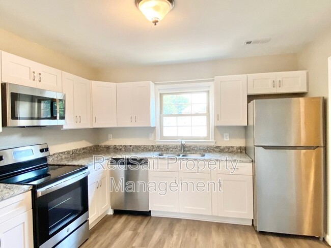 Photo - 398 Circuit Ln