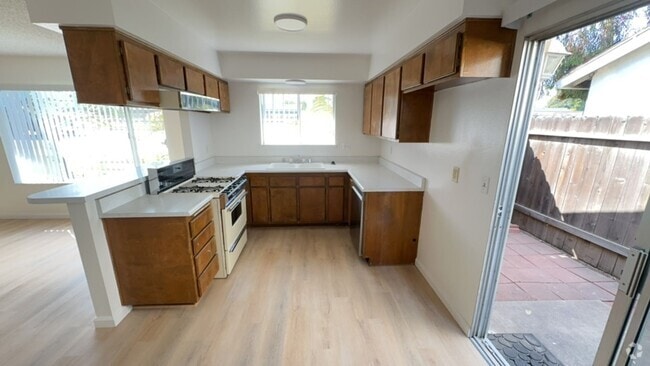 Building Photo - 8828 N Bank Dr Unit 8828 Rental