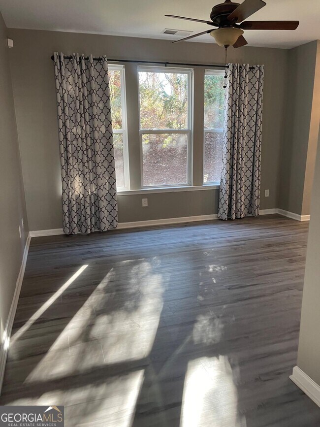 Photo - 331 Oakview Way