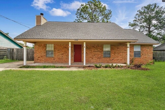 Building Photo - Available June 22nd! Beautiful