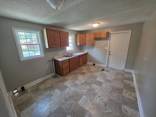 Photo - 2305 Booker St