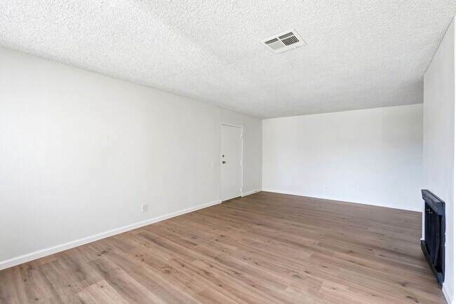 Photo - FIRST FLOOR 2BR + 2BA CONDO IN PASADENA! Unidad 101