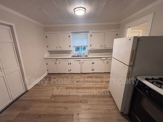 Photo - 408 1/2 Harding Street