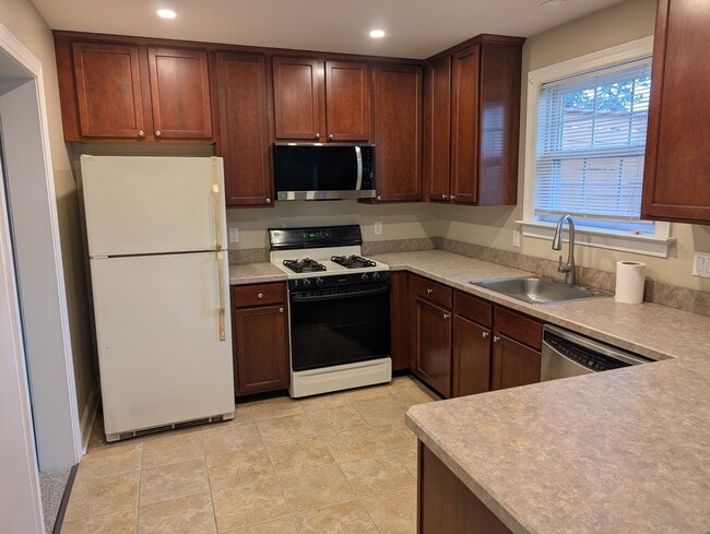 Building Photo - 437 Paxson Ave