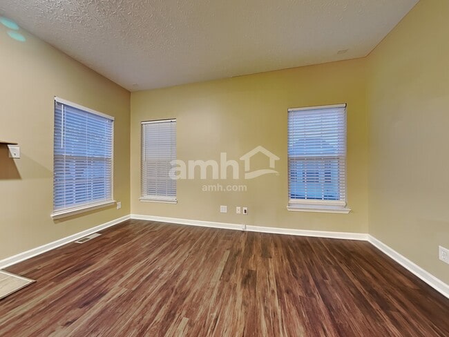 Photo - 285 Coyote Dr