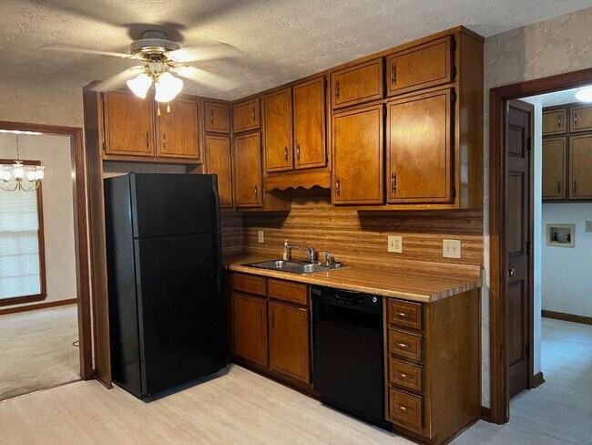 Photo - 380 Hidden Valley Dr SE