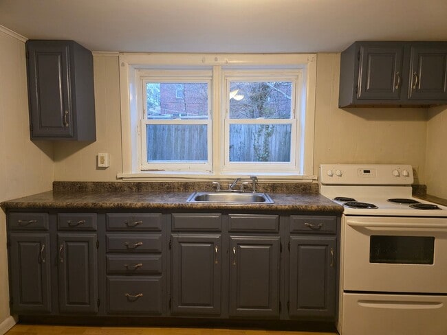 Building Photo - 2717 W 3rd St Unit 2