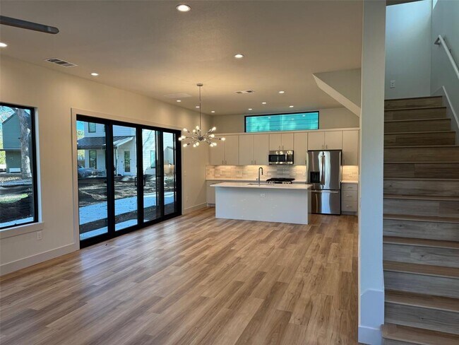 Photo - 1133 Walton Ln