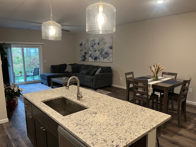 2116 Community Ln Unit 4D