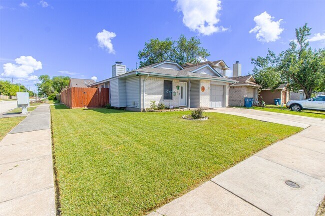 Photo - 918 Littleport Ln