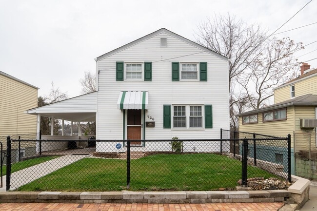 Building Photo - AVAILABLE JULY 1ST!! DON'T MISS this FANTASTIC home in a PRIME LOCATION!