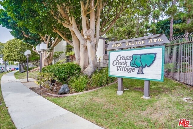 Photo - 8650 Gulana Ave Unidad F2099