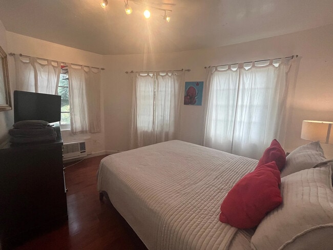 Photo - 503 75th St Unit 6