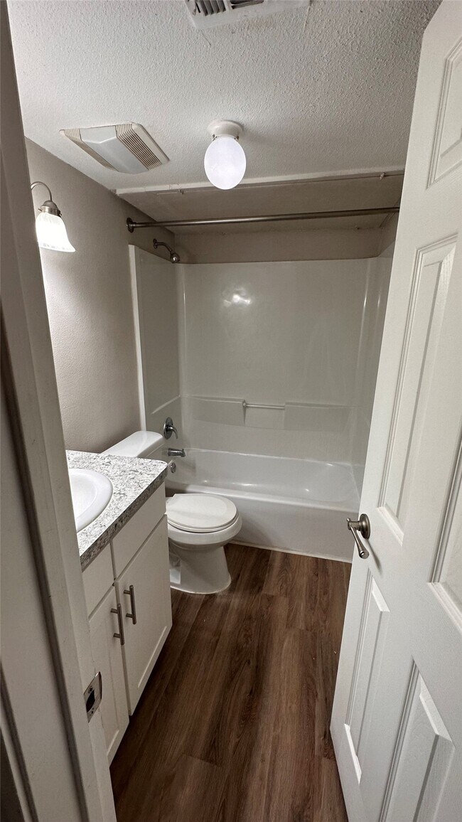 Photo - 2825 Bellefontaine Unit 142A