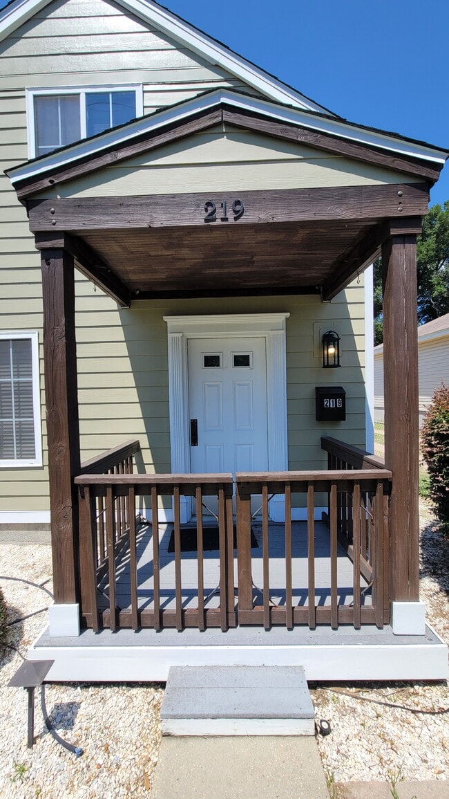 Photo - 219 N A St