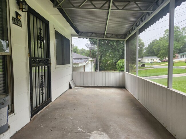 Photo - 2939 Gleason Ave