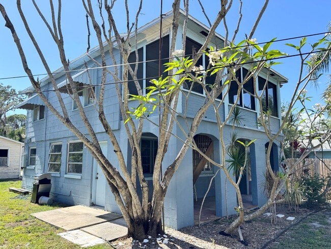Building Photo - 3031 49th St S Unit Front