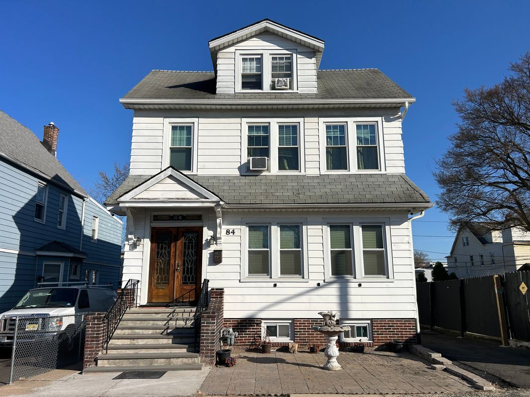 Photo - 84 Crawford St