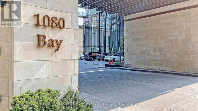 1080 Bay St. Unit 709