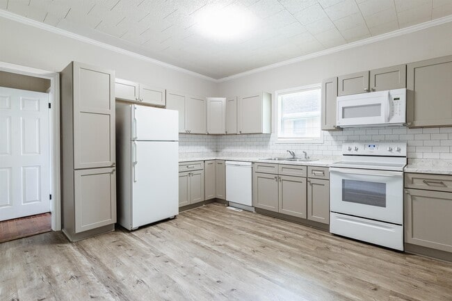 Photo - 8 A St