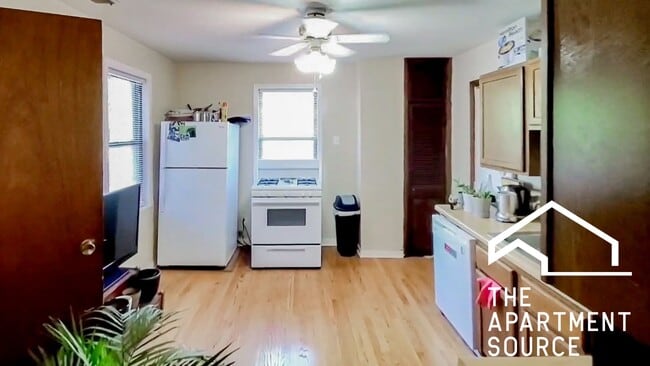 Building Photo - 2326 N Southport Ave Unit CH2