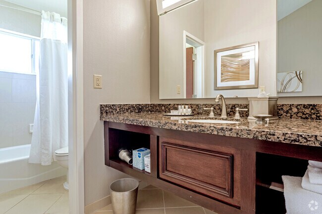 2BR,2BA - 1,000 SF