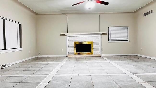 Photo - 25323 Orchard Lake Rd