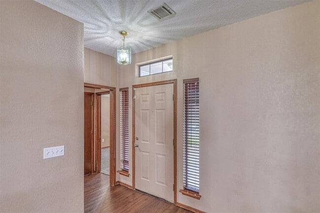 Photo - 313 Southwest 141st Street
