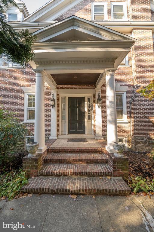 Photo - 709 E 20th St