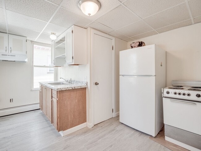 Building Photo - 23 Lowell St Unit 2R