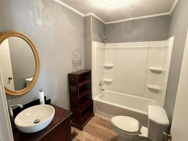 Photo - 314 W Station St