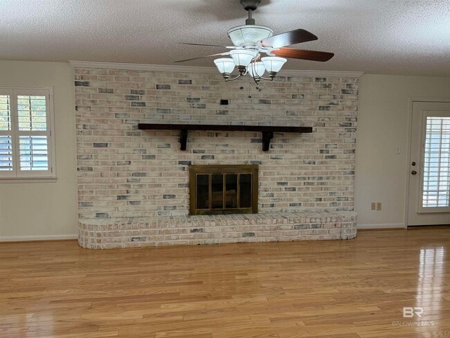 Photo - 22022 Nelson St