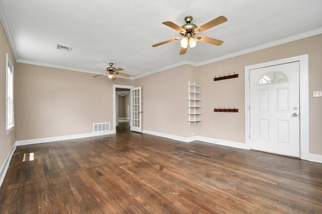 Photo - 415 10th Ave N