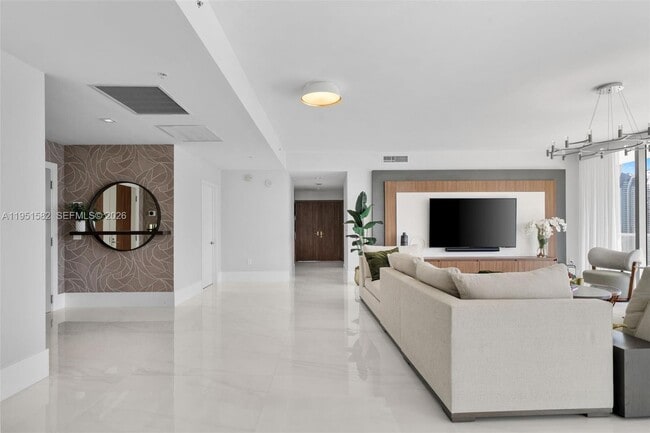 Photo - 330 Sunny Isles Blvd Unidad 5-LPH04