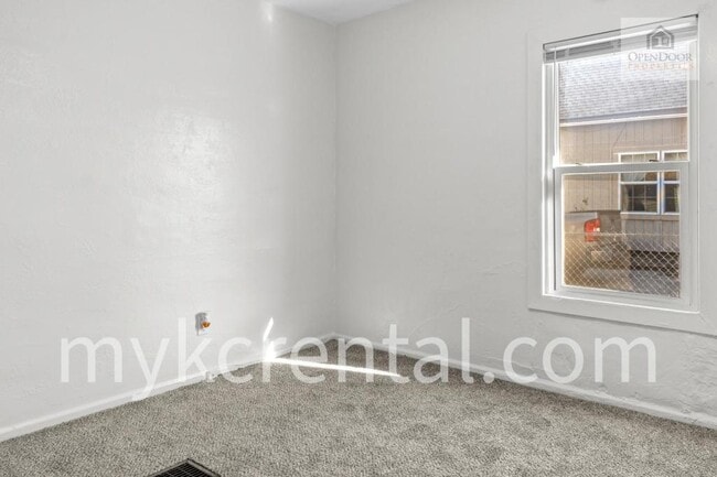 Photo - 1129 Hasbrook Ave
