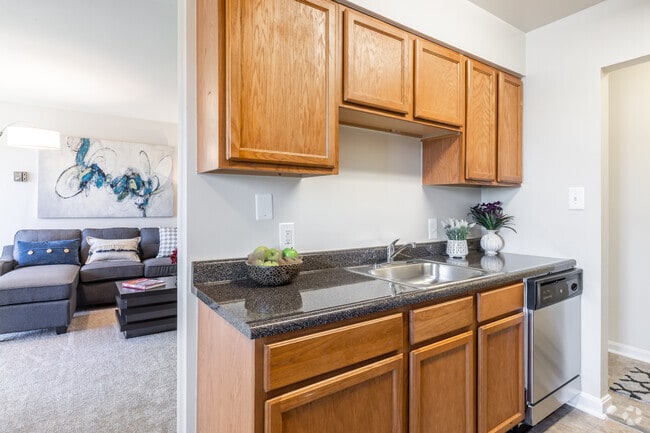 1BR, 1BA - 637SF