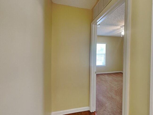 Photo - 801 MacKenzie Cir