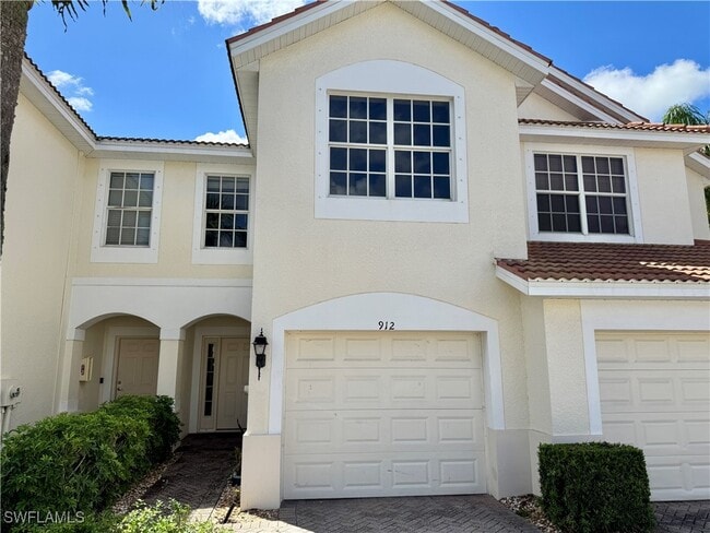 Photo - 912 Hampton Cir