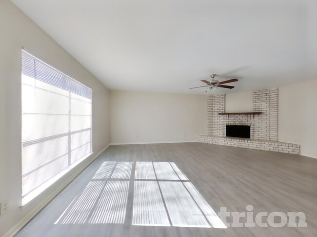 Photo - 332 Rockcrest Dr