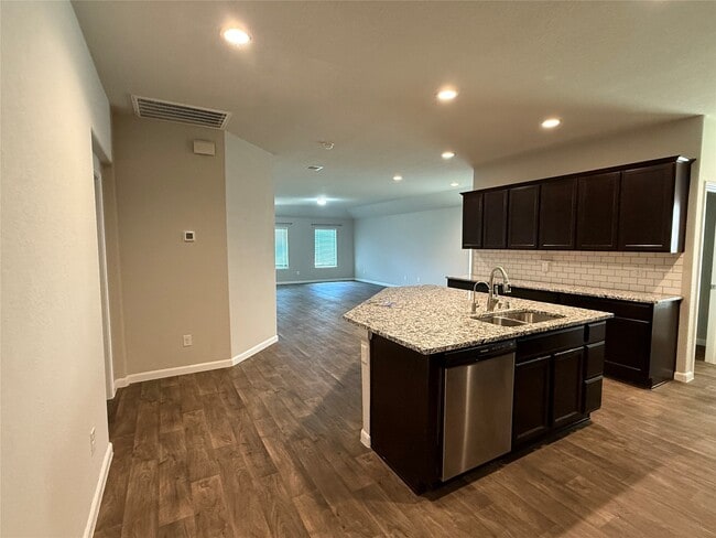 Building Photo - 3310 Sumac Dr Rental