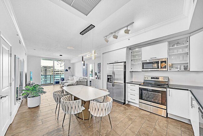 Building Photo - 1945 S Ocean Dr Unit 1803