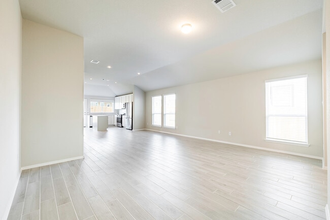 Photo - 105 Crescent St