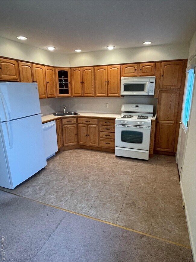 Photo - 400 Foch Blvd