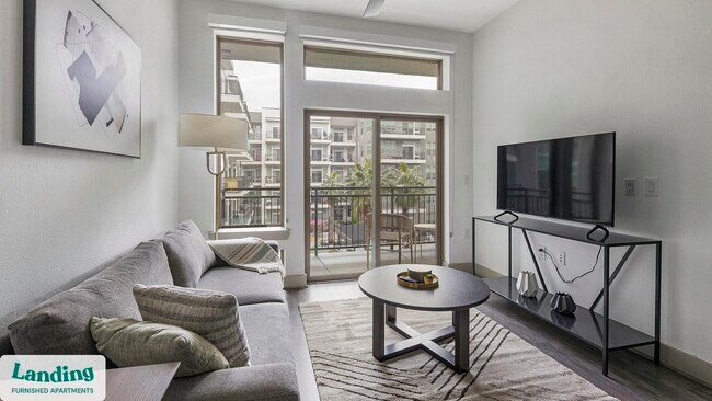 3030 Summer St Unit 325