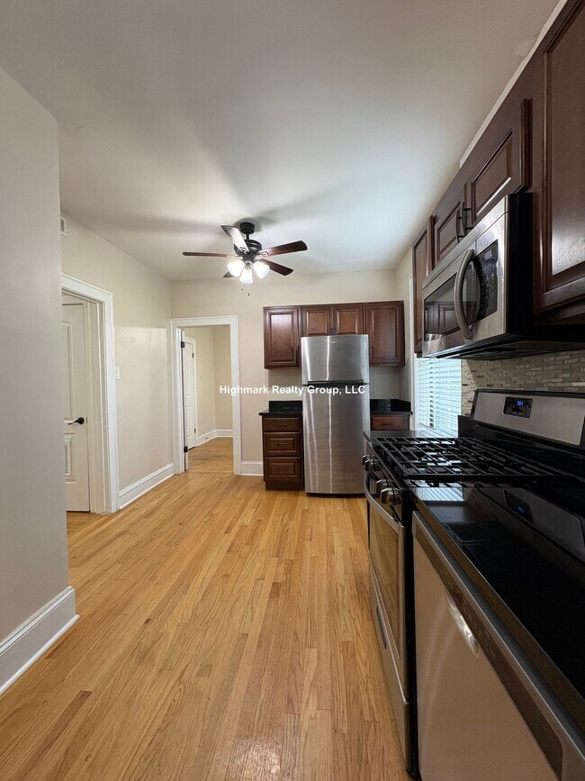 Photo - 718 Reba Pl Unit 2ON