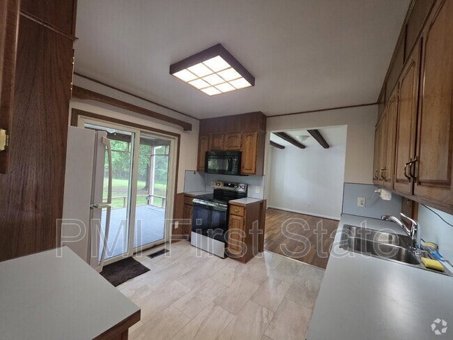 Building Photo - 746 S Old Baltimore Pike Rental