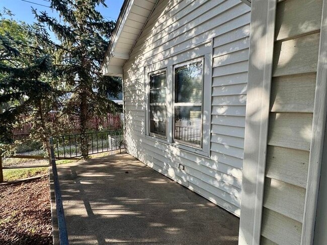 1214 N Lincoln Ave